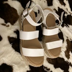 Some cute shore to go out or on the beach walk never worn